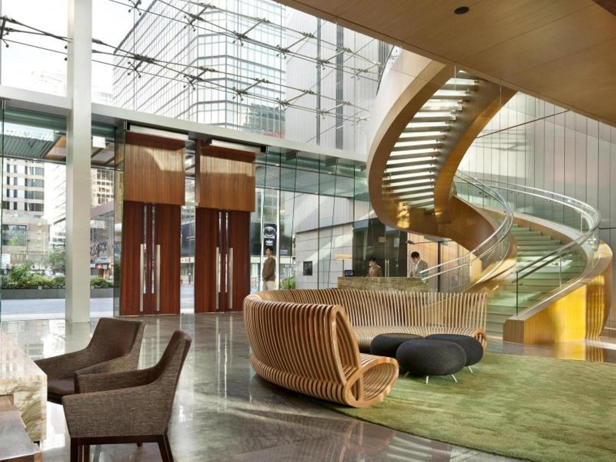 Hotel Icon Χονγκ Κονγκ Εξωτερικό φωτογραφία The lobby of the Ritz-Carlton, Singapore