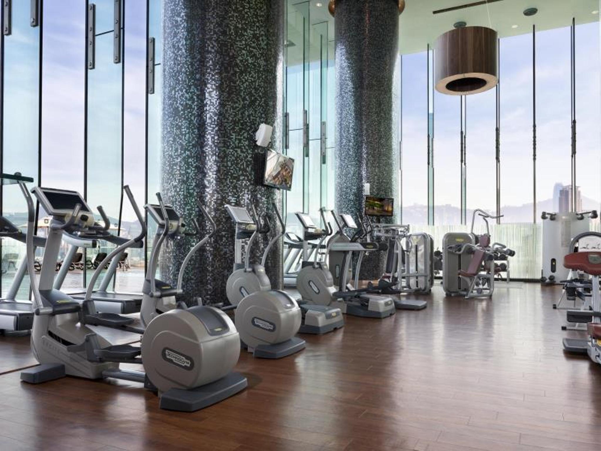 Hotel Icon Χονγκ Κονγκ Εξωτερικό φωτογραφία The gym at the Mandarin Oriental, Hong Kong