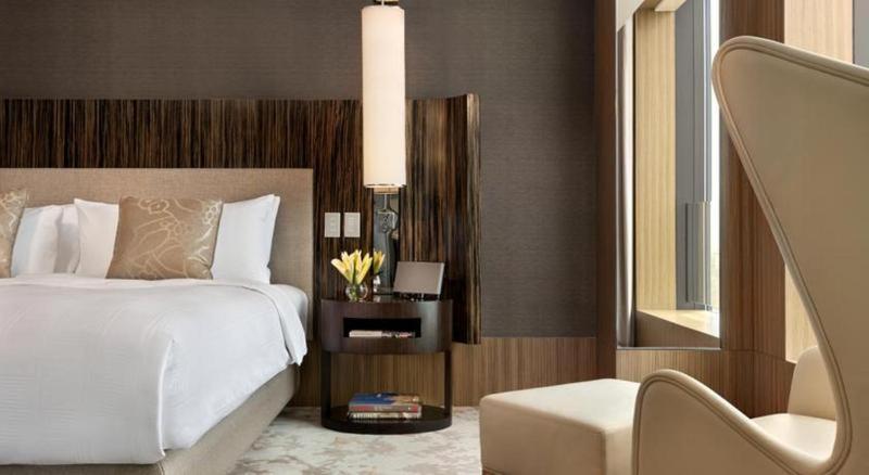 Hotel Icon Χονγκ Κονγκ Δωμάτιο φωτογραφία A bedroom at the Ritz-Carlton, DIFC