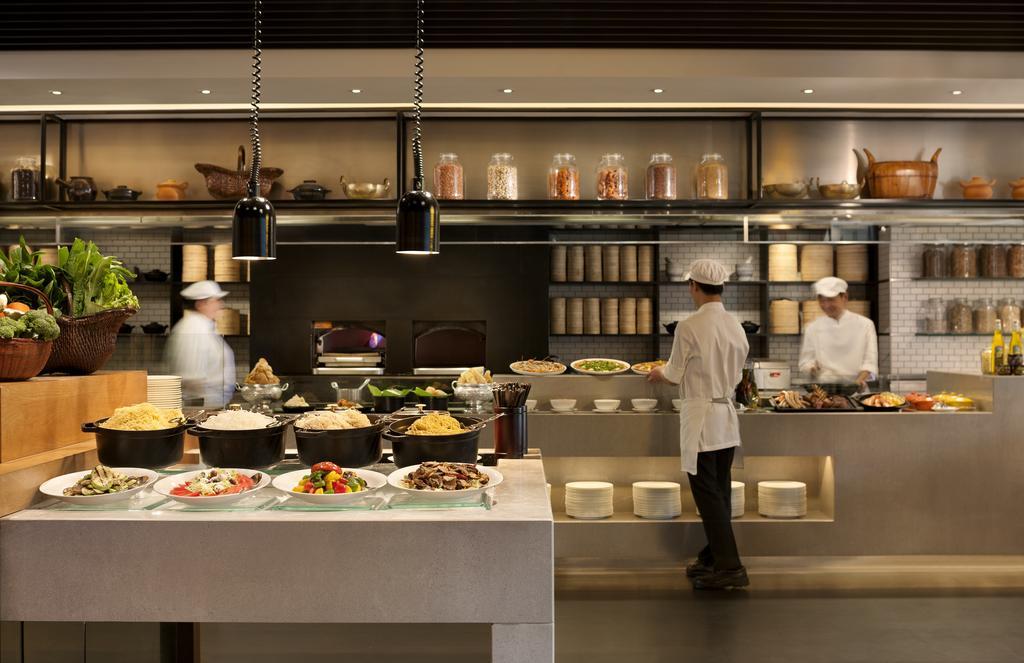 Hotel Icon Χονγκ Κονγκ Εξωτερικό φωτογραφία The kitchen at the restaurant