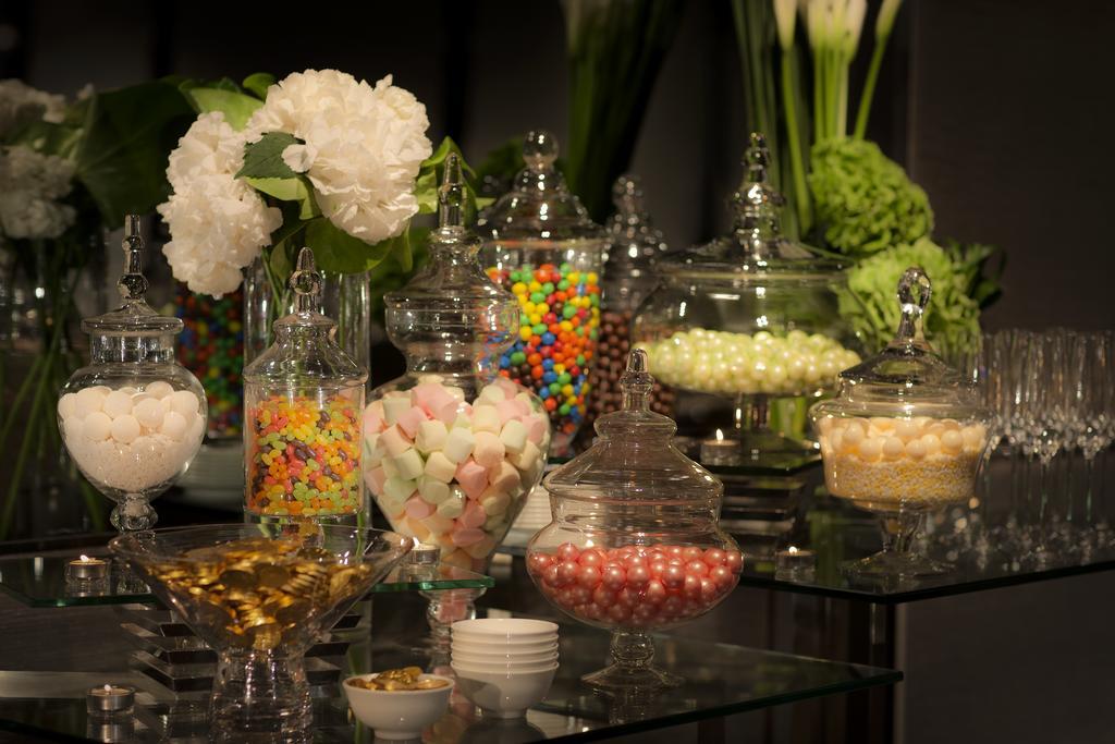Hotel Icon Χονγκ Κονγκ Εξωτερικό φωτογραφία A candy buffet